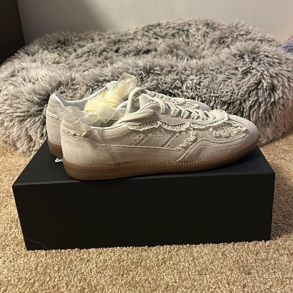 Women’s Alohas crochet cream sneakers